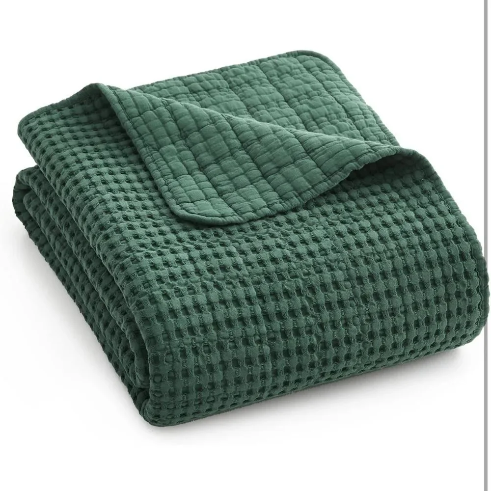 NWOT- Levtex Home Mills Waffle King Bedspread Set w 2 Pillow Shams